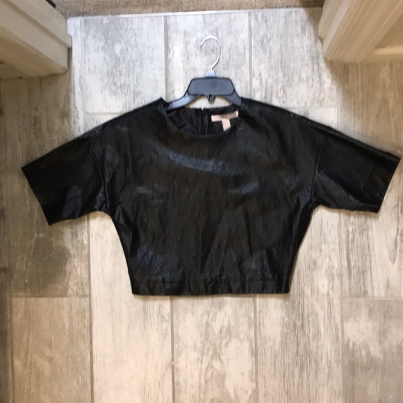 Forever 21 faux leather cropped black top Sz Small - Picture 1 of 4